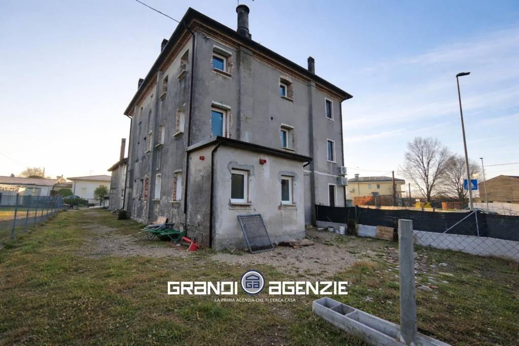 Giavera del Montello – 5 locali 220000 T5673