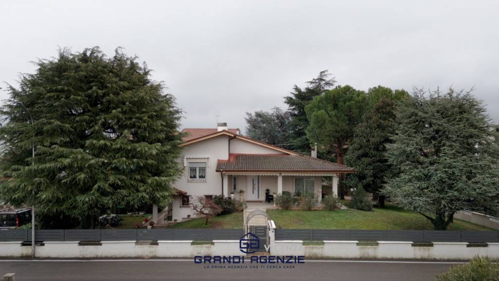VIGARDOLO – Casa singola con giardino di proprietà