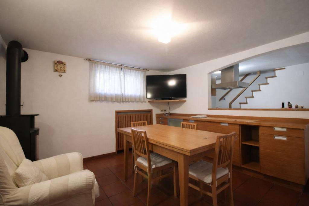 MONTICELLO CONTE OTTO – Appartamento tricamere con taverna collegata, garage e orto