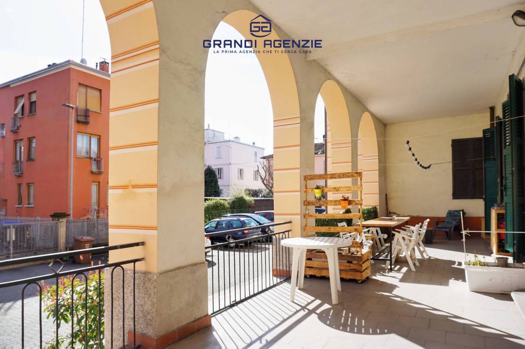 Originale loft con ampio terrazzo e garage. Via Amendola