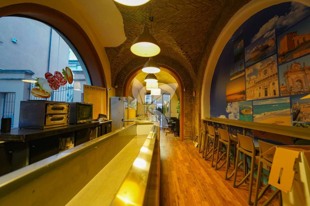 Attività commerciale con attrezzatura inclusa. Zona oltretor