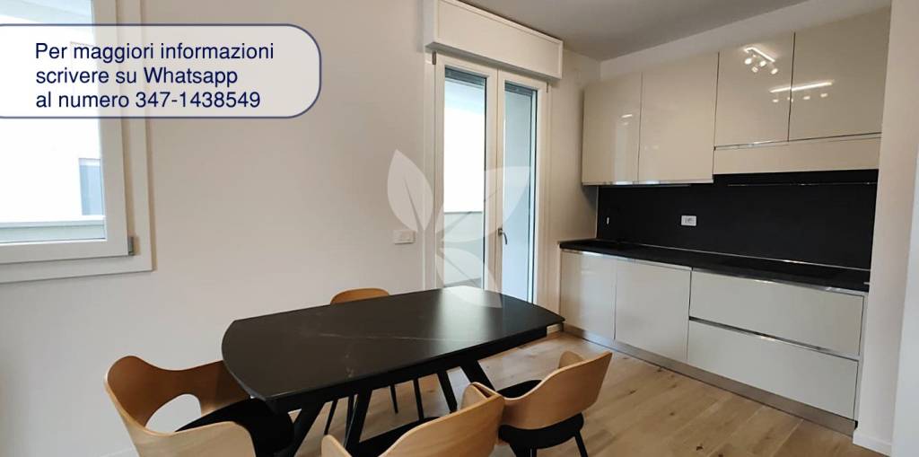 Elegante trilocale con sfogo esterno e posto auto!