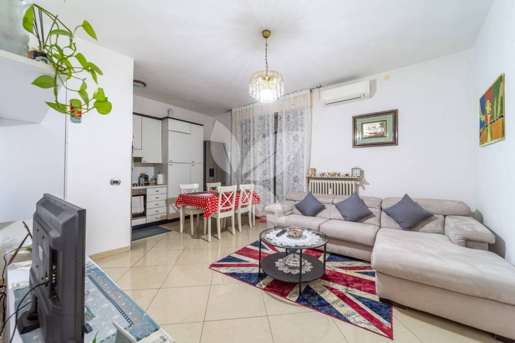 Luminoso quadrilocale all’ultimo piano, tutto ristrutturato!