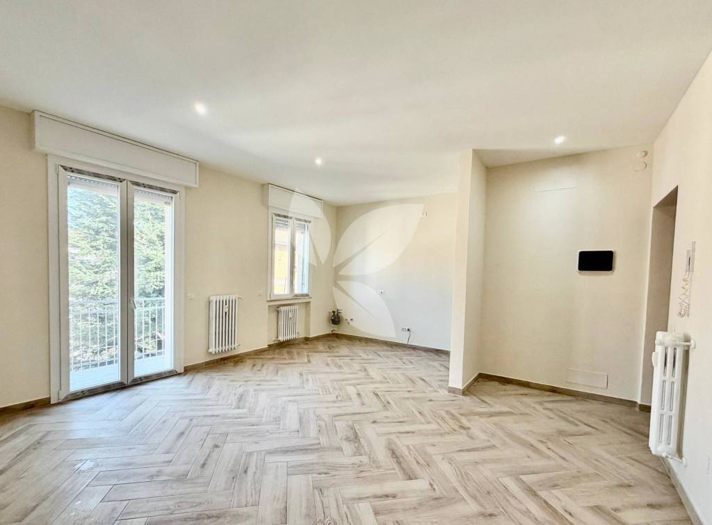 Comodo e moderno bilocale completamente rifatto a nuovo.