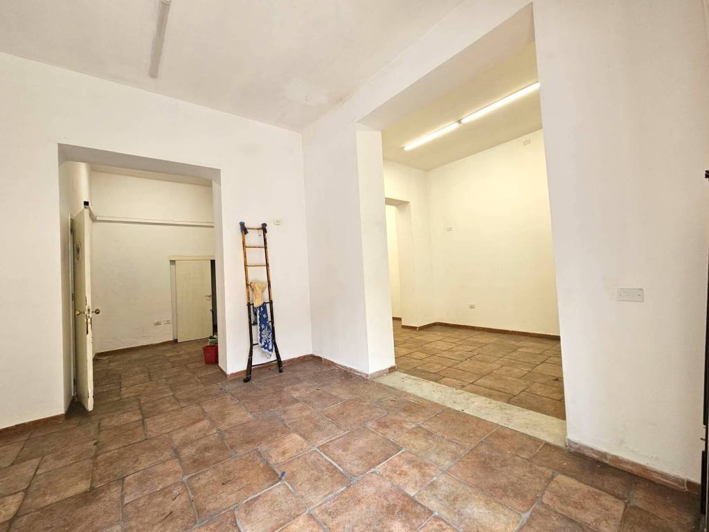 Negozio – Via Papireto | Zona Capo