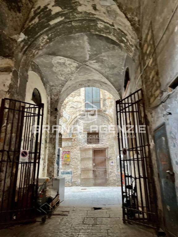 Trilocalino ad uso investimento nel cuore di Palermo