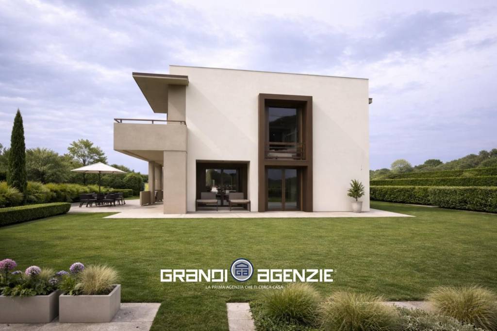 Villa singola contemporanea a Trevignano