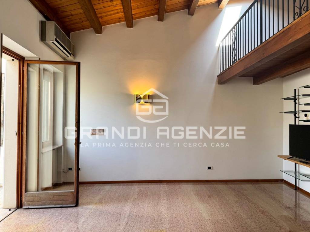 Appartamento su due livelli a San Zeno