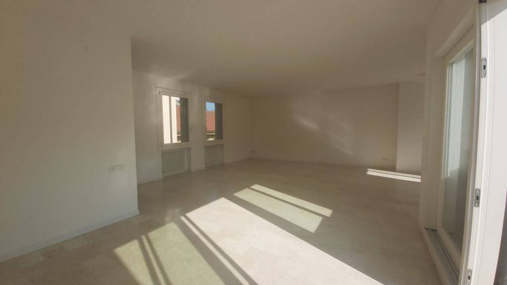 CORSO PALLADIO – Attico duplex con ascensore e terrazza