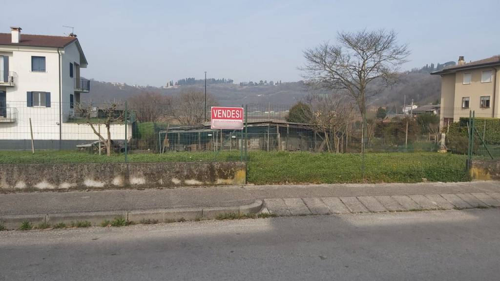 TORMENO – Terreno edificabile di 700 mq