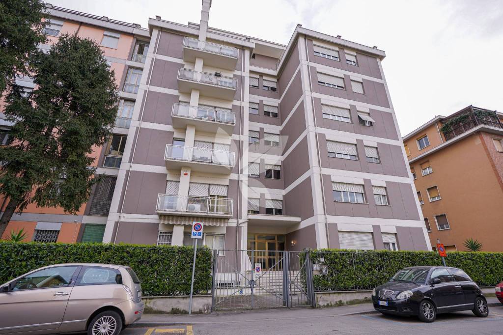 Trilocale da rimodernare con cantina. Zona Montebello.