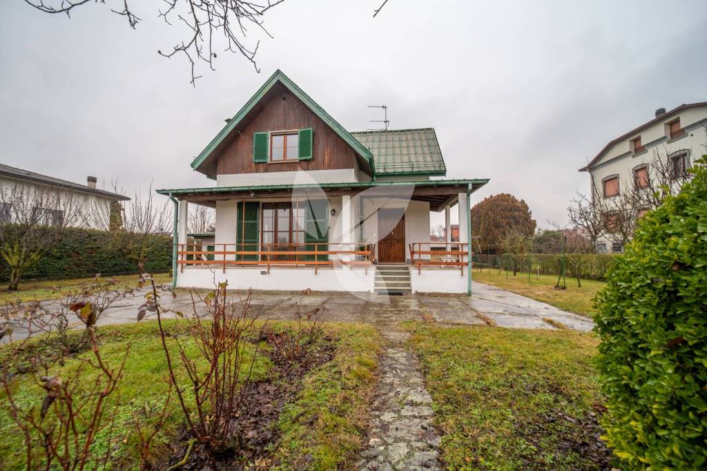 Villa monofamiliare 210 mq giardino e autorimessa