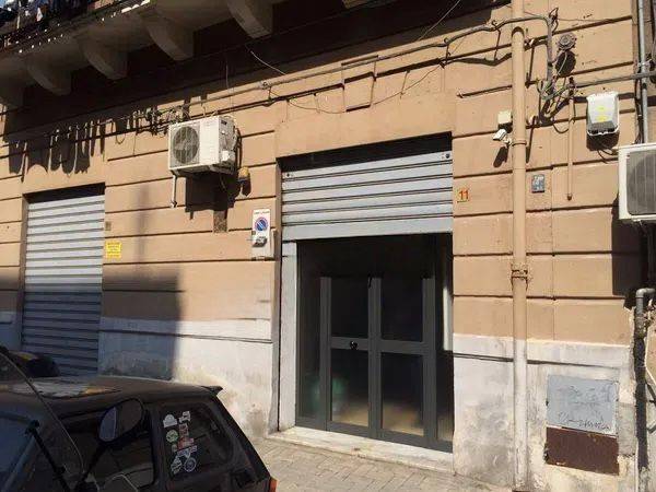 Via Gaspare Palermo,zona Policlinico,locale,passo carrabile