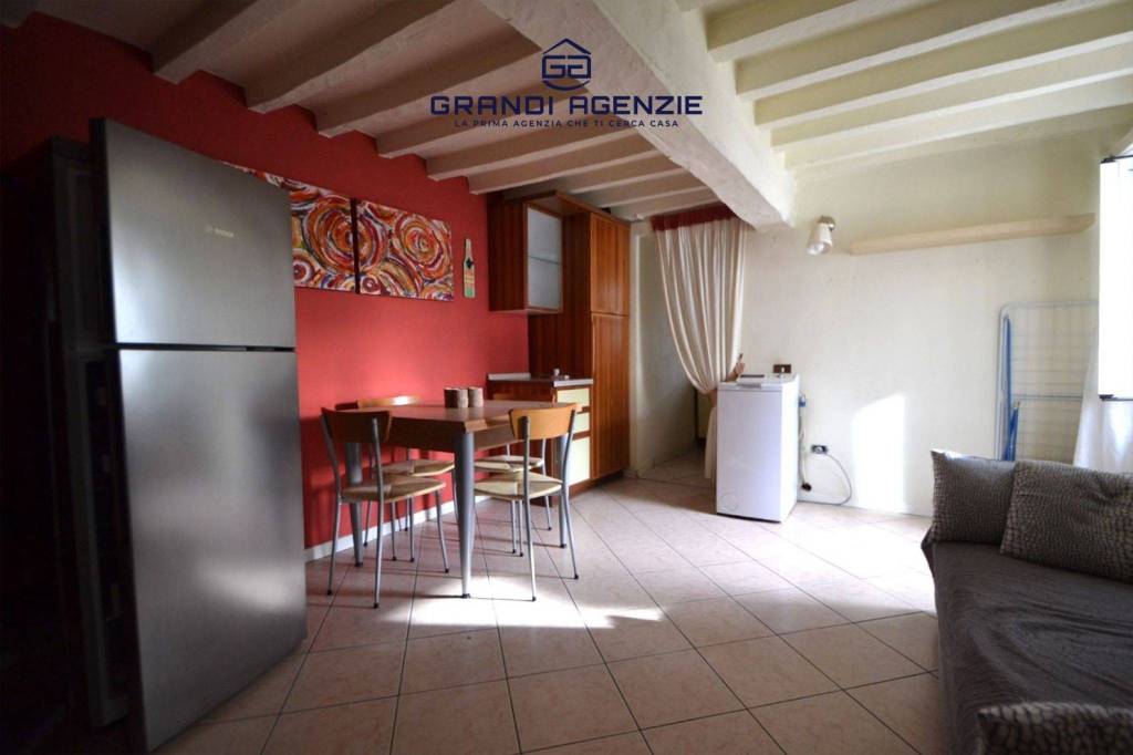 Bilocale ristrutturato in pieno centro !