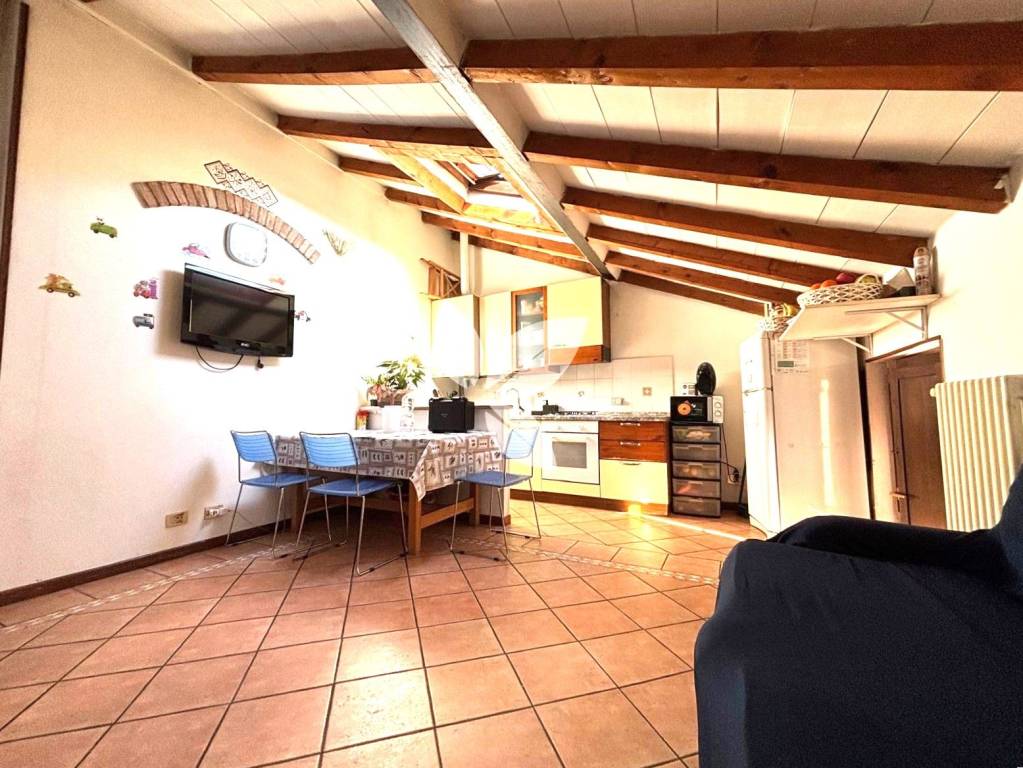 Vivi il centro: Pratico trilocale in piccolo contesto