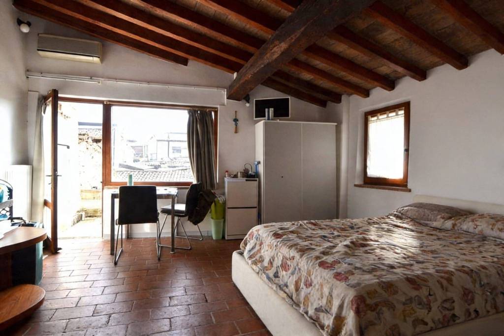 Monolocale con terrazzo in pieno centro!