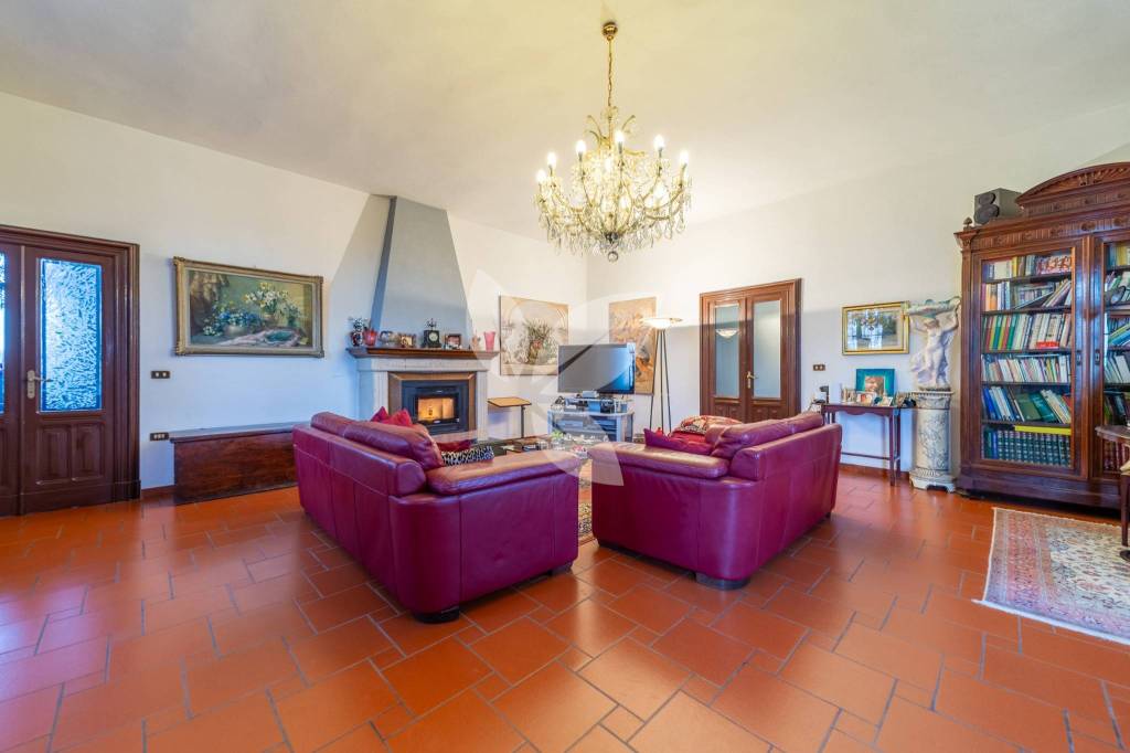 La villa dei tuoi sogni immersa nel verde