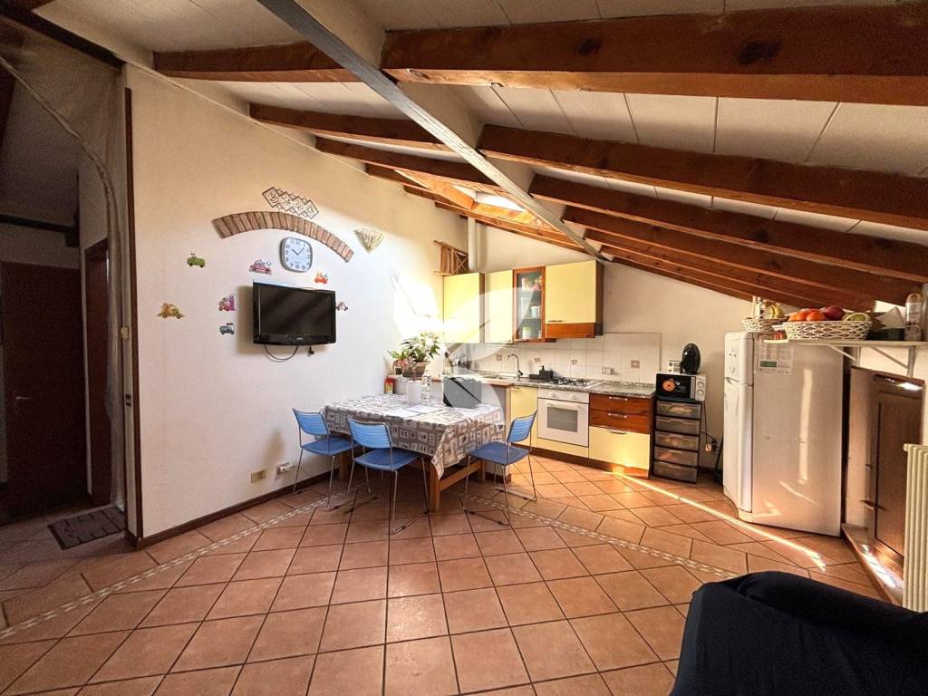 Vivi il centro: Pratico trilocale in piccolo contesto