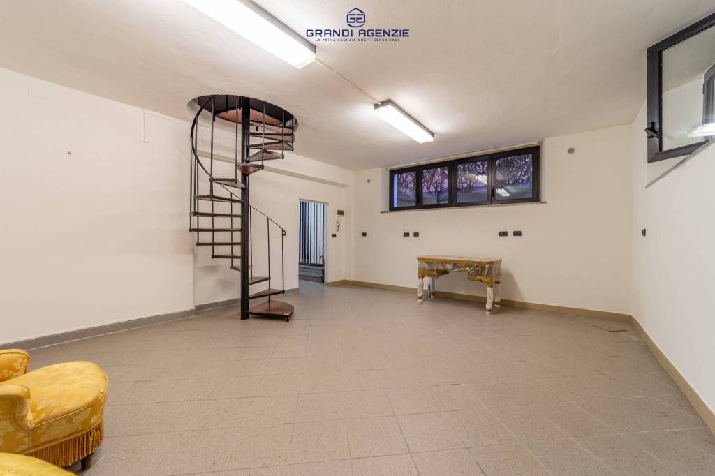 Unica soluzione, laboratorio e negozio