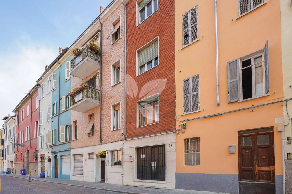 Ampio trilocale da rimodernare, attualmente a reddit