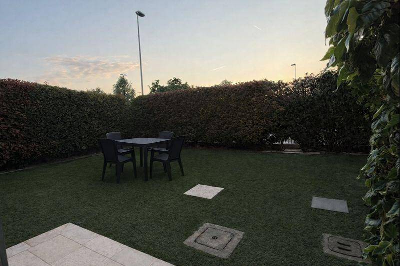 Mini del 2007 con giardino e box doppio