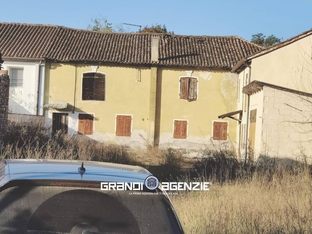 Rustico da Ristrutturare in Vendita a Pezzan di Istran