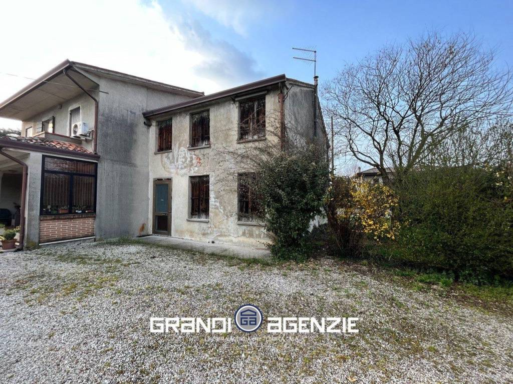 Porzione di testa di rustico a Badoere (TV)