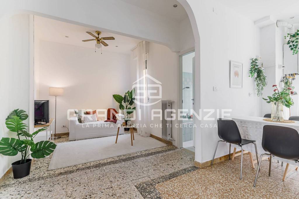 Luminoso ultimo piano in zona servita