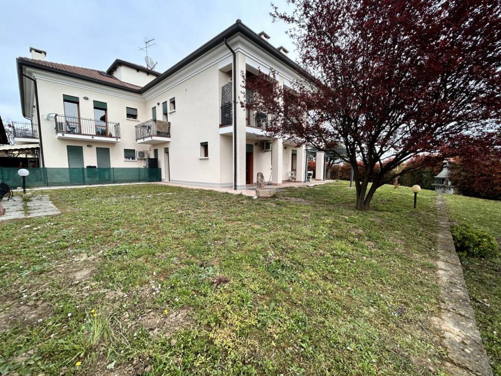 POVOLARO – Bicamere al piano terra con giardino esclusivo, taverna e garage