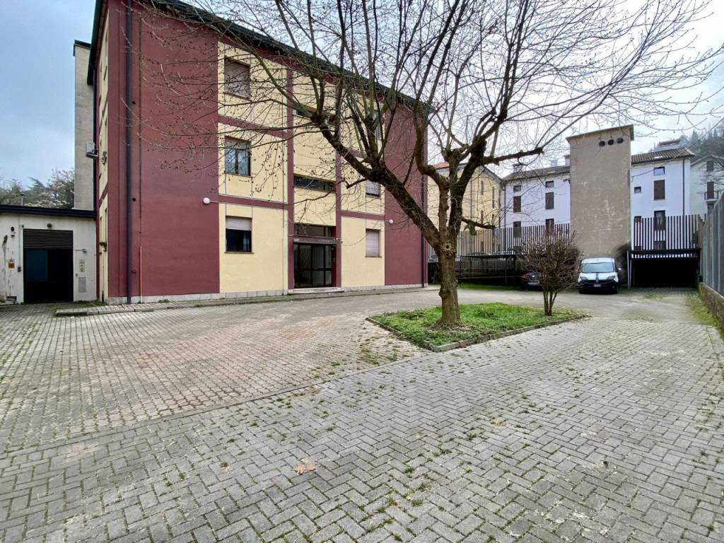 VIALE ARNALDO FUSINATO – In affitto: Appartamento bicamere arredato con posto auto