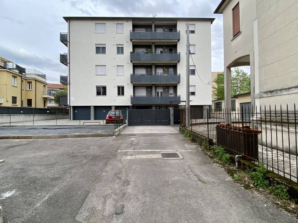 SAN PIO X – Ampio tricamere ristrutturato in A3 con terrazzo, garage e posto auto