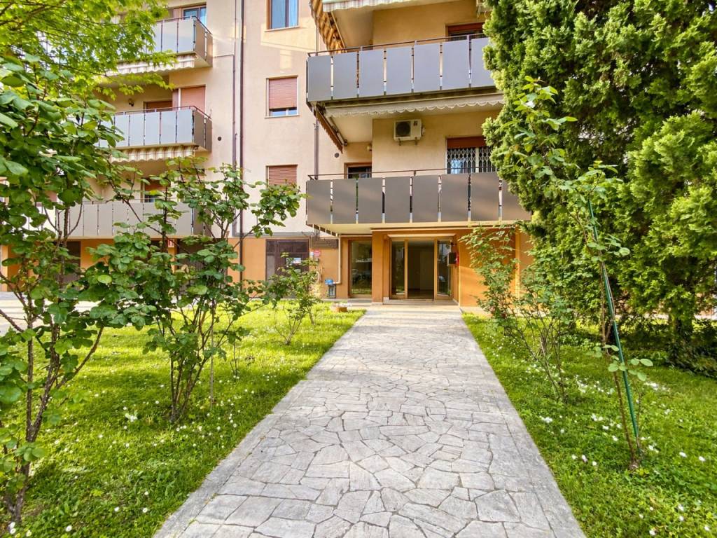 CATTANE – Appartamento bicamere con terrazzo abitabile e garage