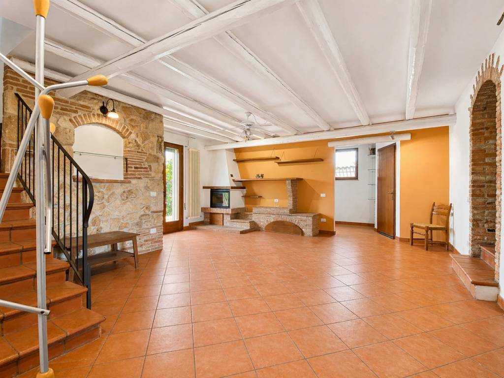 QUINTO VICENTINO – Villetta a schiera con giardino privato e garage