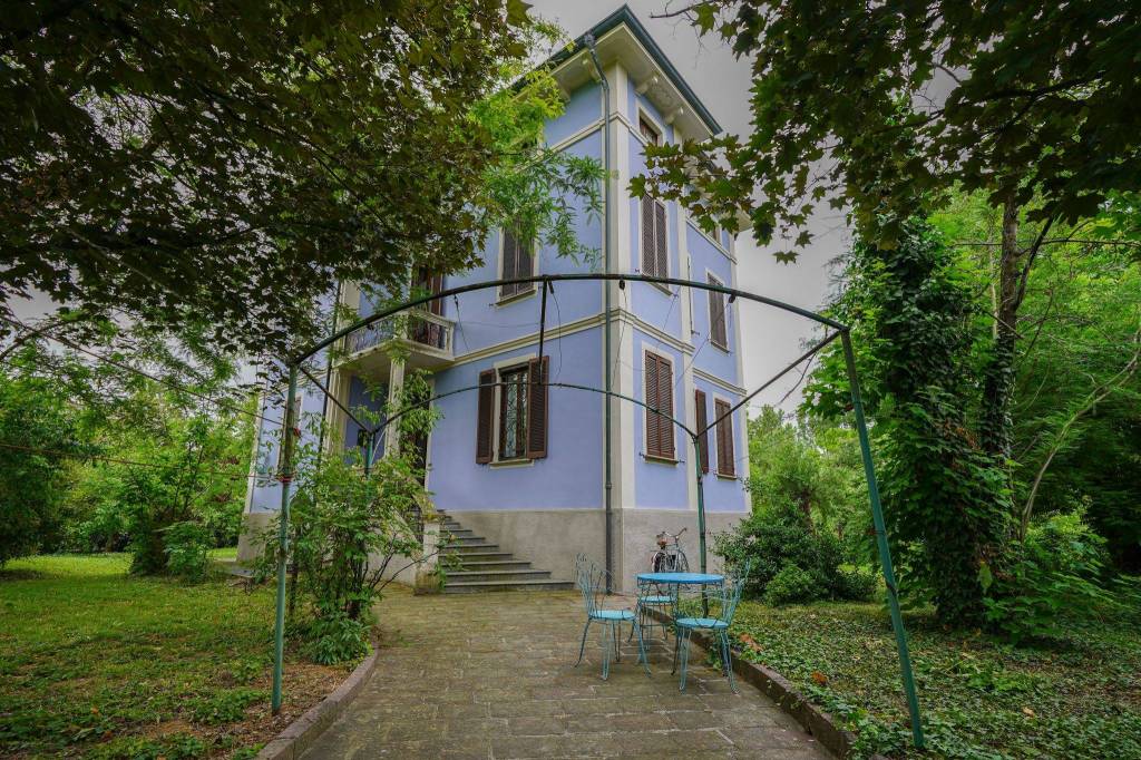 Villa Liberty con parco privato e ascensore interno
