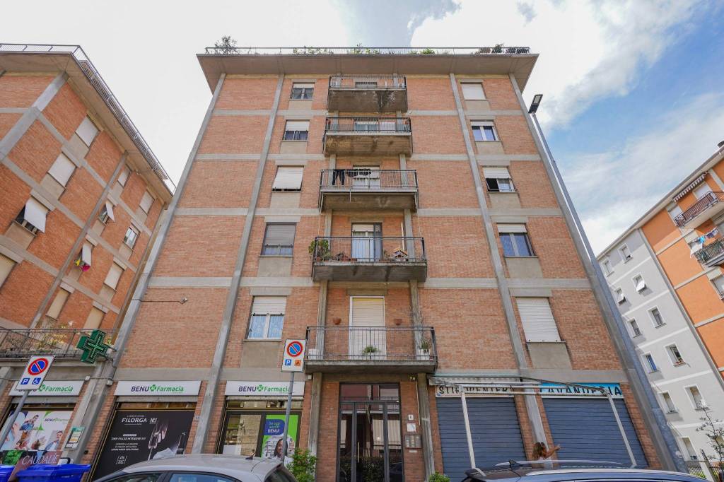 AMPIO TRILOCALE CON GARAGE NEL CUORE DEL QUARTIERE MONTANARA