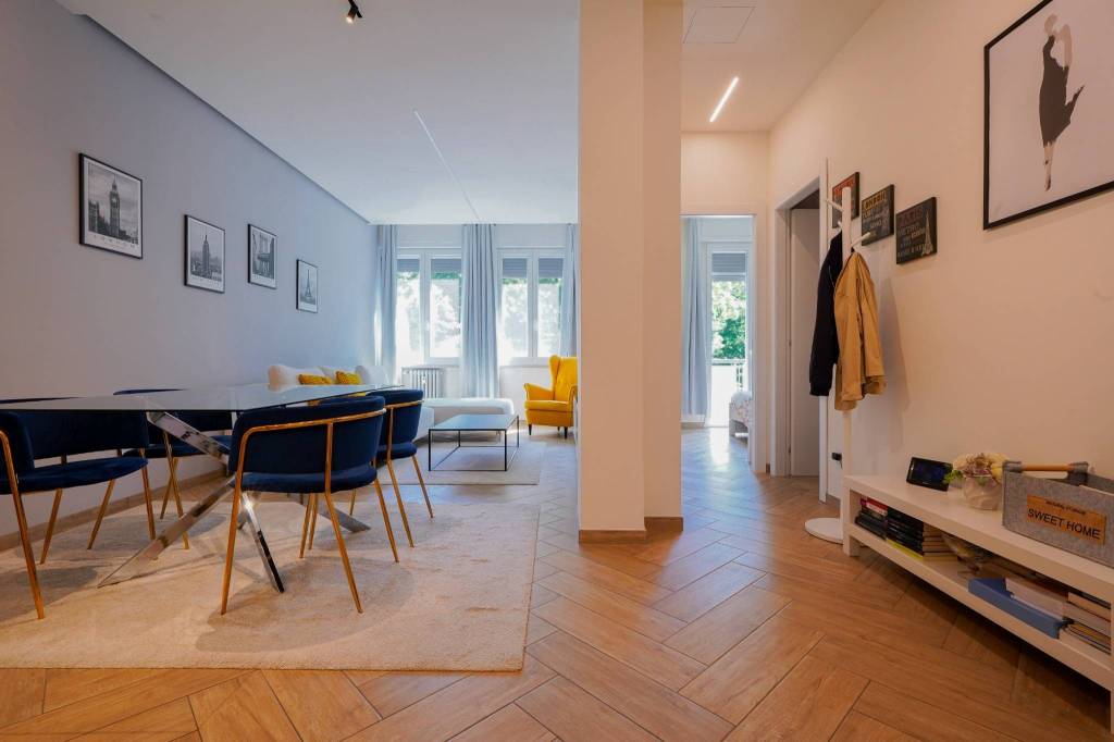 Trilocale ristrutturato con stile, a due passi dal centro.