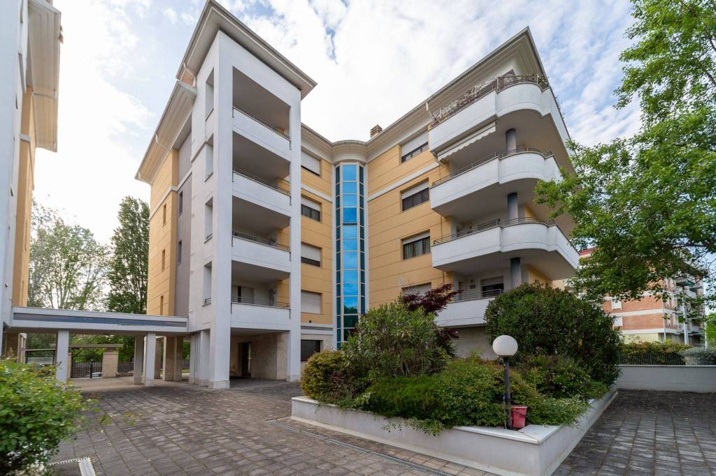 Bilocale moderno in classe B, con ampio terrazzo e garage!