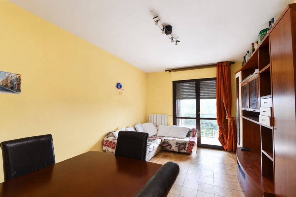 Quadrilocale su due livelli con terrazzo, da personalizzare