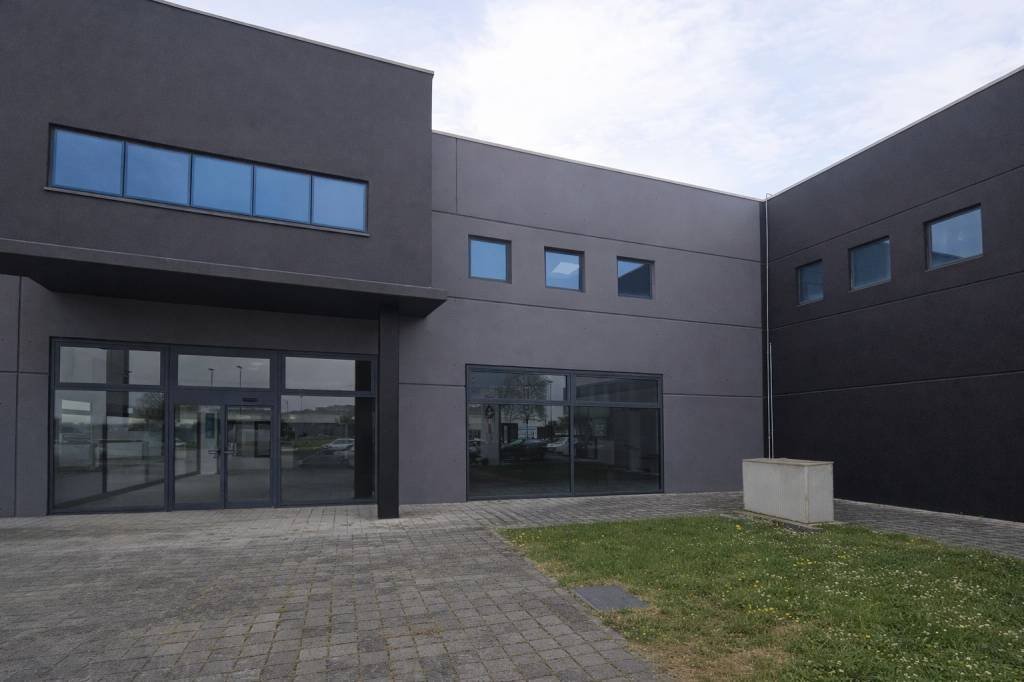 Il tuo spazio produttivo con showroom che valorizza il brand