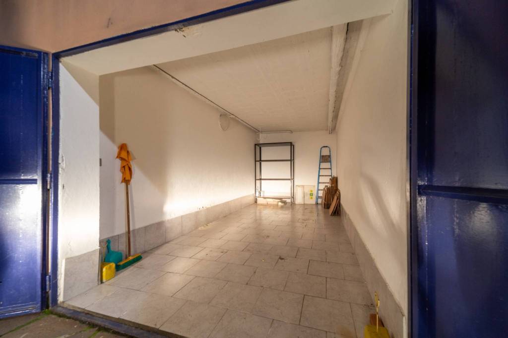 VENDESI GARAGE A POCHI PASSI DAL CENTRO STORICO!