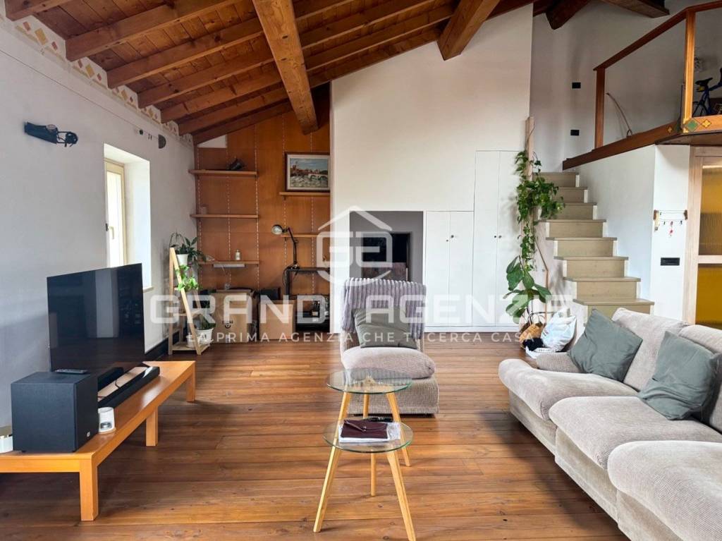 MANSARDA ARREDATA BORGO MILANO