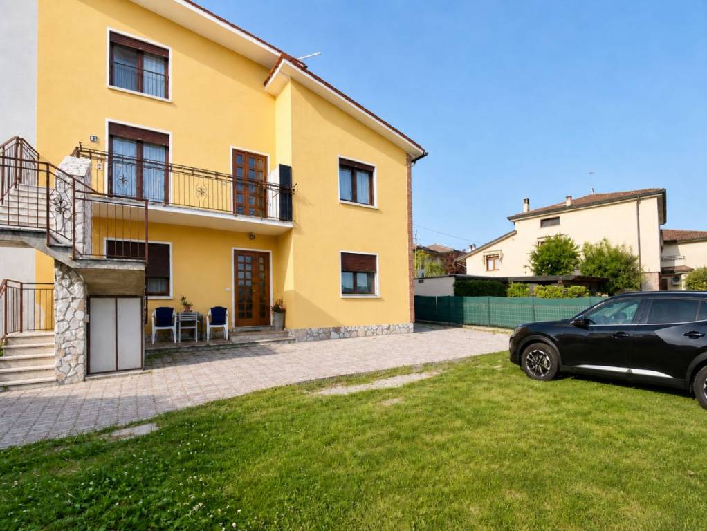 CREAZZO – Due appartamenti indipendenti con possibilità di unione e giardino