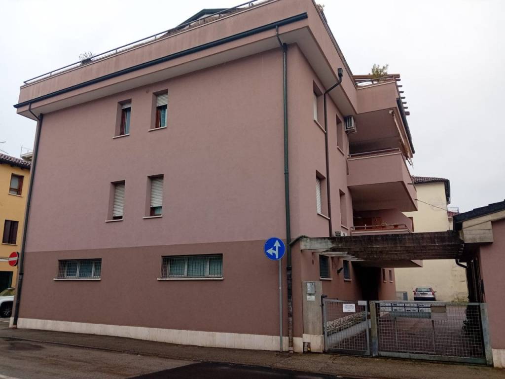 SANTA BERTILLA – Mini arredato con terrazza abitabile