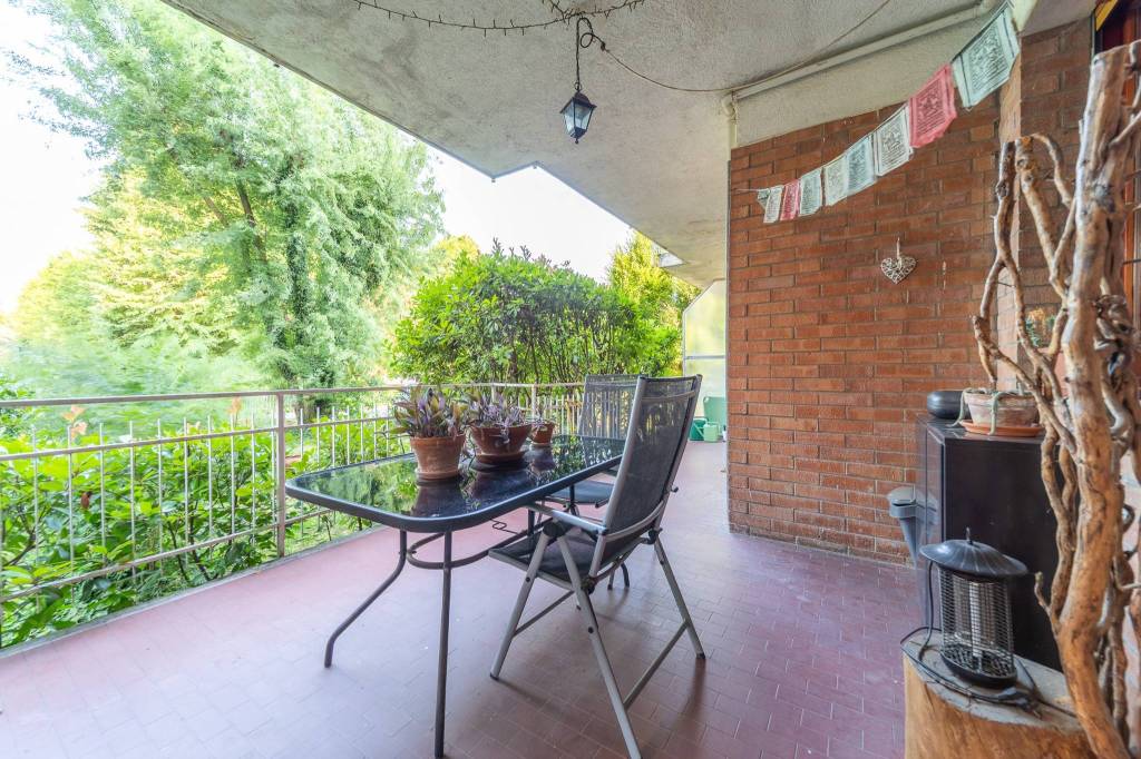 Bilocale con grande giardino, terrazzo e garage a parte