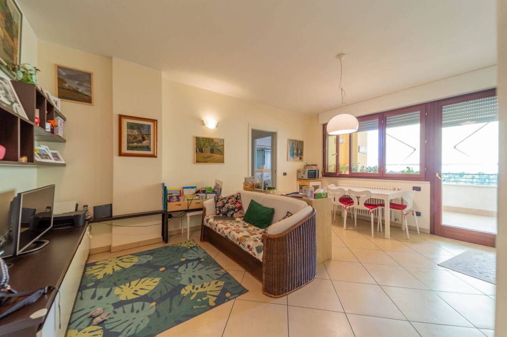 Trilocale moderno con garage grande e parzialmente arredato!