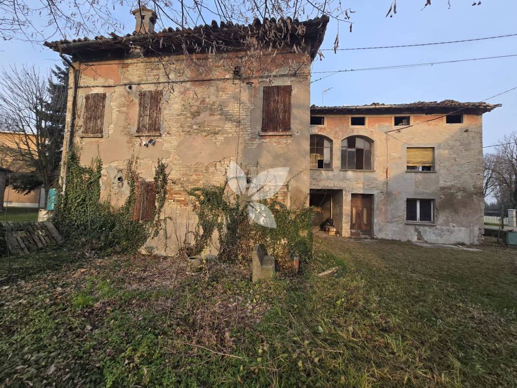 Casa Semi-Indipendente da Ristrutturare a Campegine