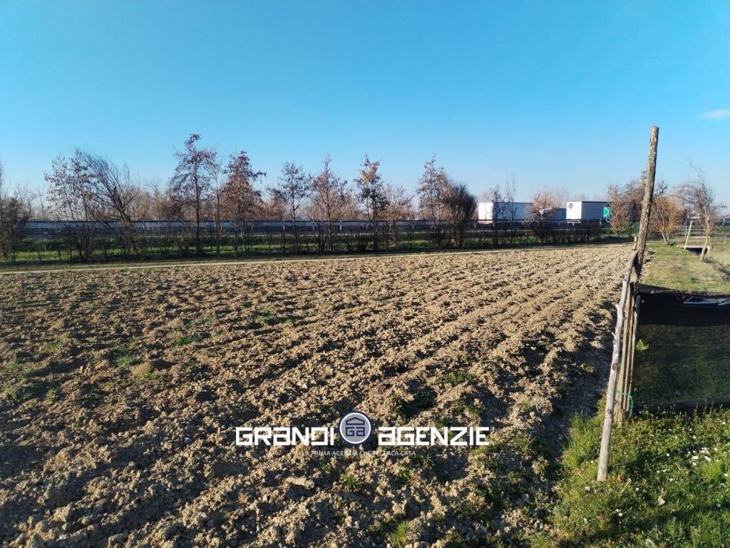MAGAZZINO TRASFORMABILE CON TERRENO A RONCADE!!