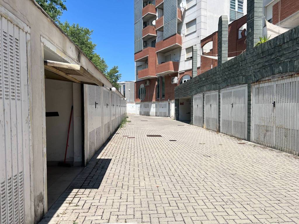 Box auto in via Sartori