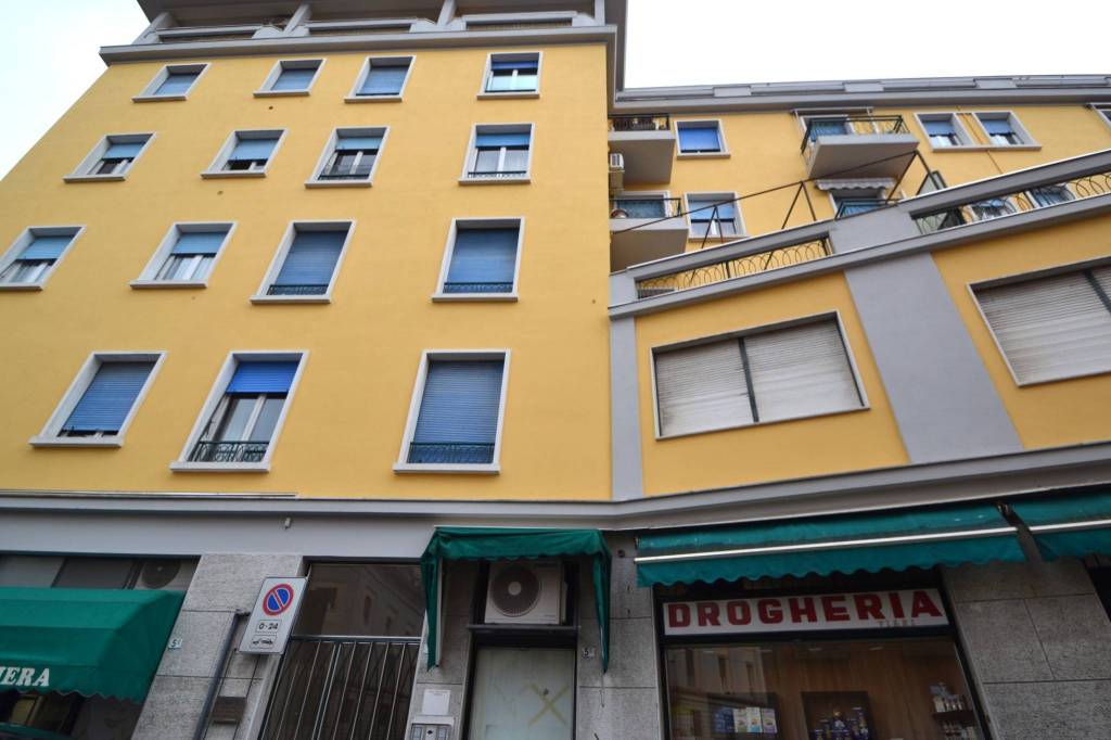 STANZA PER RAGAZZA A DUE PASSI DAL CENTRO