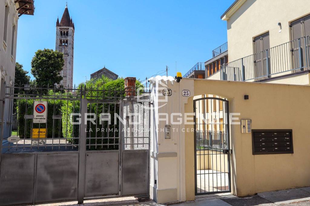 Grande appartamento arredato con garage doppio a San Zeno